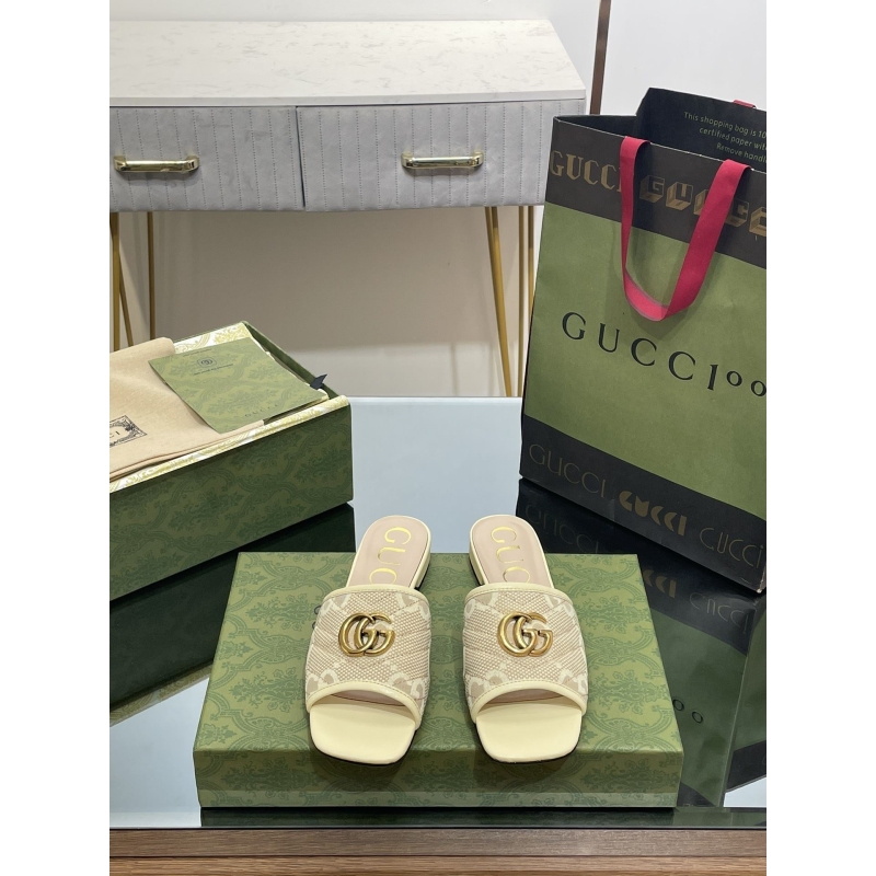 G*u*i slippers